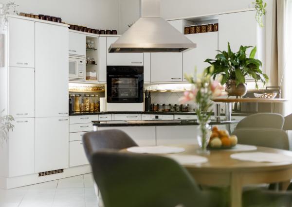 Na predaj vila z prelomu storočia s prekvapivým súkromím, bazénom a veľkým pozemkom v Rajke