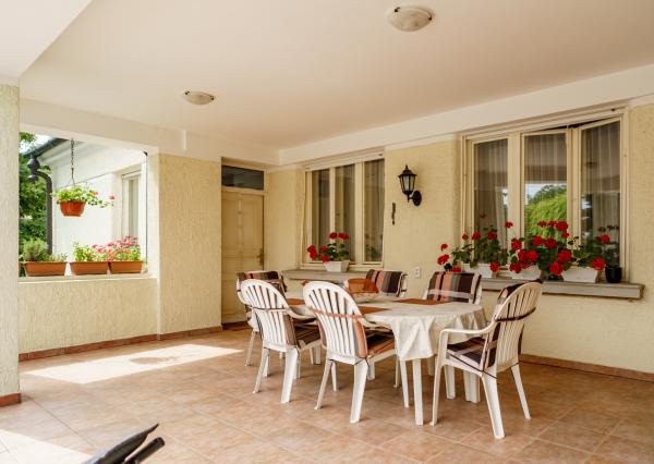 Na predaj vila z prelomu storočia s prekvapivým súkromím, bazénom a veľkým pozemkom v Rajke