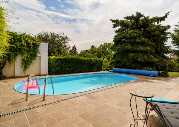 Na predaj vila z prelomu storočia s prekvapivým súkromím, bazénom a veľkým pozemkom v Rajke