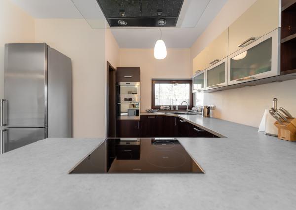 Nadštandardný dvojpodlažný rodinný dom so slnečným pozemkom o veľkosti 970 m2 v meste Moldava nad Bodvou.