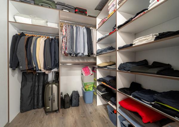 Nadštandardný dvojpodlažný rodinný dom so slnečným pozemkom o veľkosti 970 m2 v meste Moldava nad Bodvou.