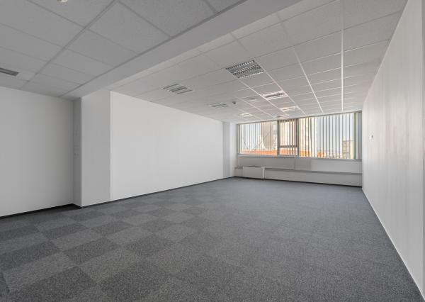 Na prenájom kancelária o výmere 55 m2 v budove Business centrum Moldavská v Košiciach.