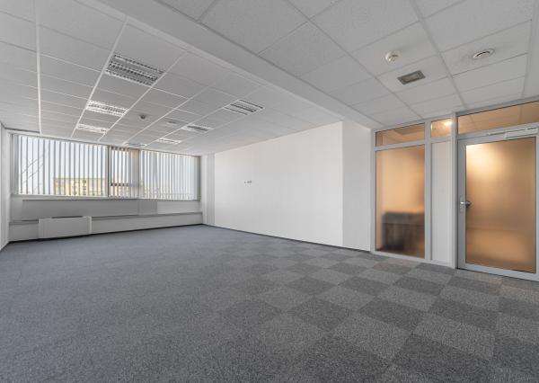 Na prenájom kancelária o výmere 55 m2 v budove Business centrum Moldavská v Košiciach.