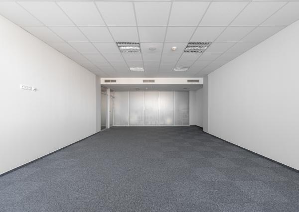 Na prenájom kancelária o výmere 55 m2 v budove Business centrum Moldavská v Košiciach.