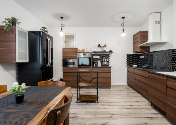 Prenájom, krásny 4-izbový byt v centre Piešťan, Sládkovičova ulica, 117 m2