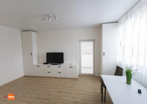 Exkluzívne Vám ponúkame na prenájom   zrekonštruovaný 1 izbový  byt na Južnom Námestí  slobody  v Humennom