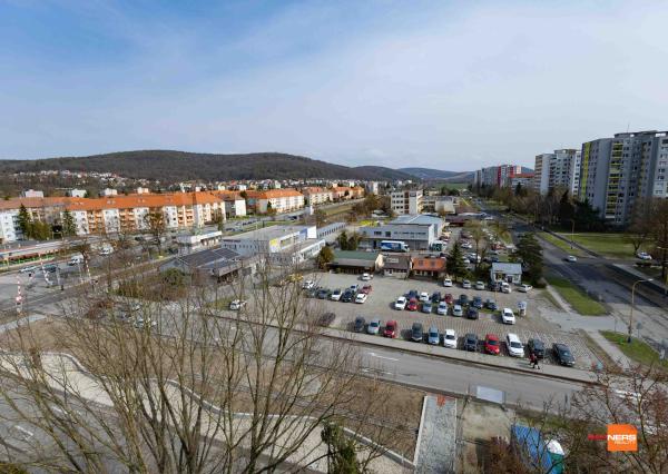 Exkluzívne Vám ponúkame na prenájom   zrekonštruovaný 1 izbový  byt na Južnom Námestí  slobody  v Humennom