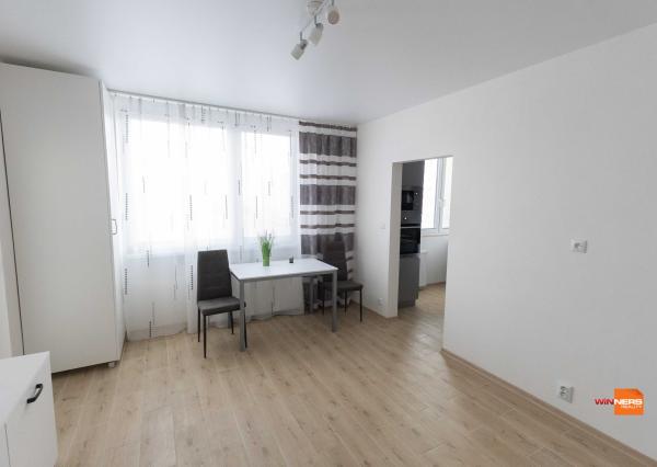 Exkluzívne Vám ponúkame na prenájom   zrekonštruovaný 1 izbový  byt na Južnom Námestí  slobody  v Humennom