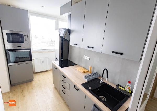 Exkluzívne Vám ponúkame na prenájom   zrekonštruovaný 1 izbový  byt na Južnom Námestí  slobody  v Humennom