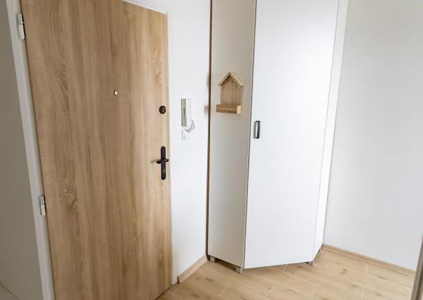 Exkluzívne Vám ponúkame na prenájom   zrekonštruovaný 1 izbový  byt na Južnom Námestí  slobody  v Humennom