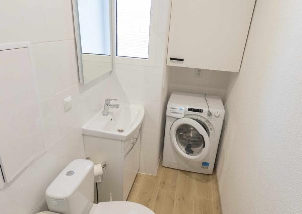 Exkluzívne Vám ponúkame na prenájom   zrekonštruovaný 1 izbový  byt na Južnom Námestí  slobody  v Humennom