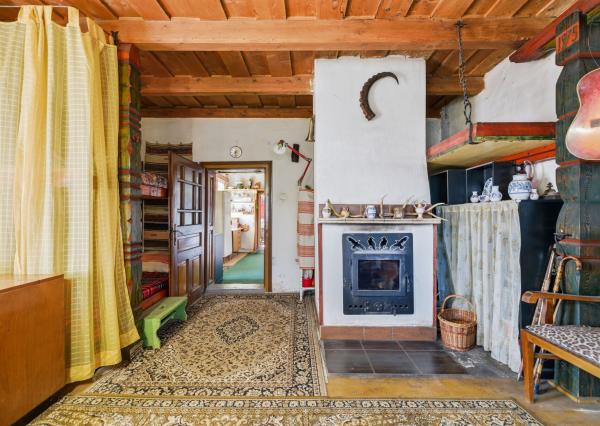 Celoročne obývateľná chalupa na Záhorí vo vidieckom štýle: • 3 izbová rekreačná nehnuteľnosť s veľkým slnečným pozemkom