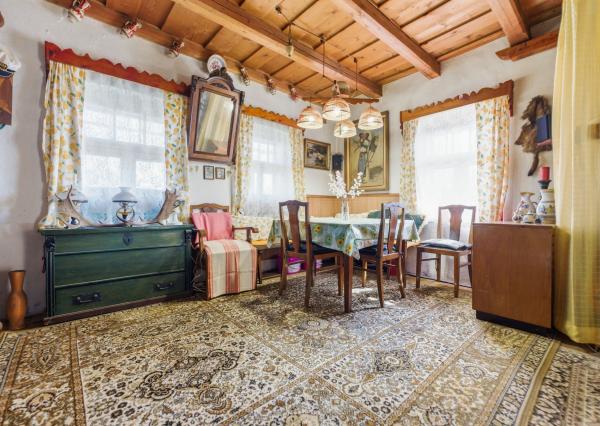 Celoročne obývateľná chalupa na Záhorí vo vidieckom štýle: • 3 izbová rekreačná nehnuteľnosť s veľkým slnečným pozemkom