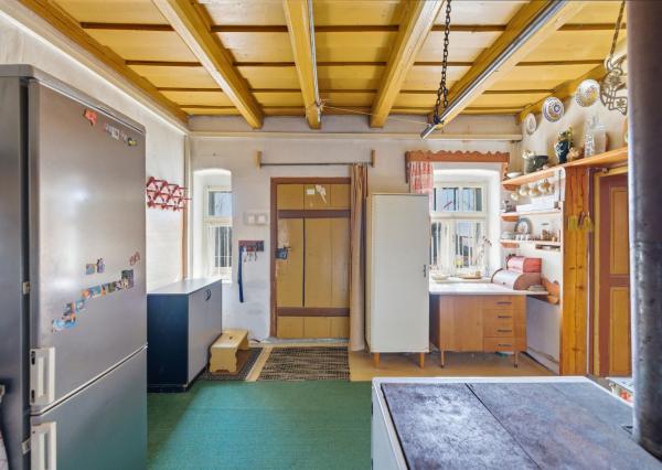 Celoročne obývateľná chalupa na Záhorí vo vidieckom štýle: • 3 izbová rekreačná nehnuteľnosť s veľkým slnečným pozemkom