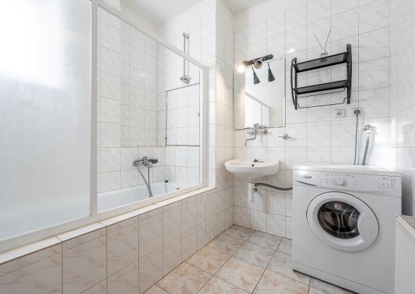 Ponúkame Vám na prenájom veľmi pekný 2 izbový byt  s parkovacím miestom v Košiciach na ulici Rastislavova