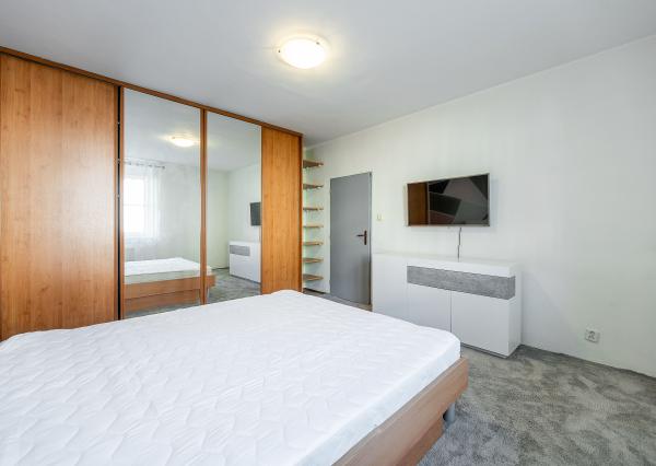 Ponúkame Vám na prenájom veľmi pekný 2 izbový byt  s parkovacím miestom v Košiciach na ulici Rastislavova