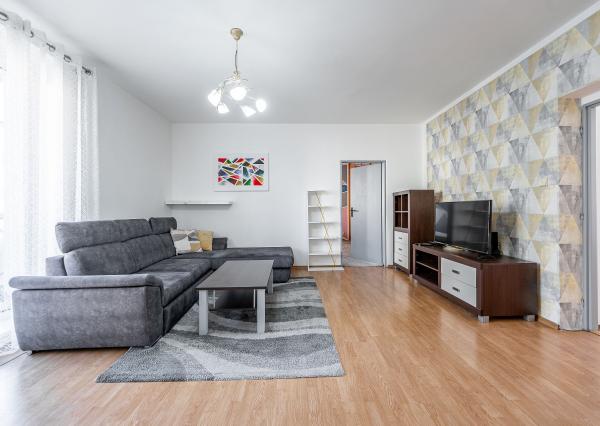 Ponúkame Vám na prenájom veľmi pekný 2 izbový byt  s parkovacím miestom v Košiciach na ulici Rastislavova