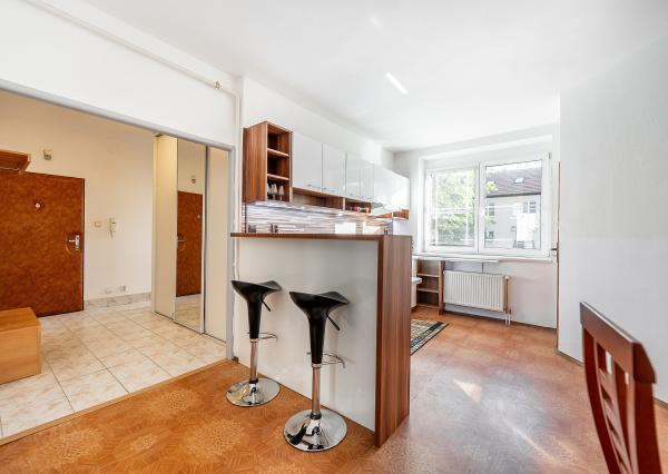 Ponúkame Vám na prenájom veľmi pekný 2 izbový byt  s parkovacím miestom v Košiciach na ulici Rastislavova