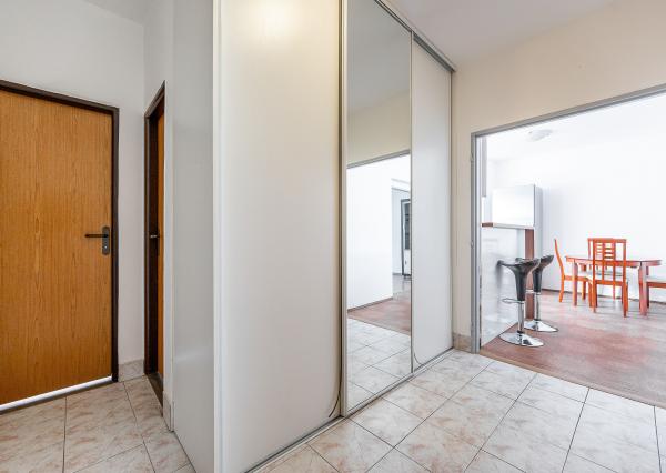 Ponúkame Vám na prenájom veľmi pekný 2 izbový byt  s parkovacím miestom v Košiciach na ulici Rastislavova