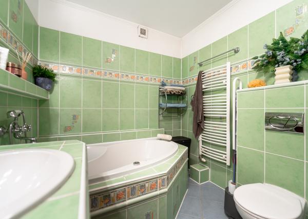 Ponúkam Vám na predaj priestranný rodinný dom v radovej zástavbe v mestskej časti Košice – Západ – Prievidzská ul.