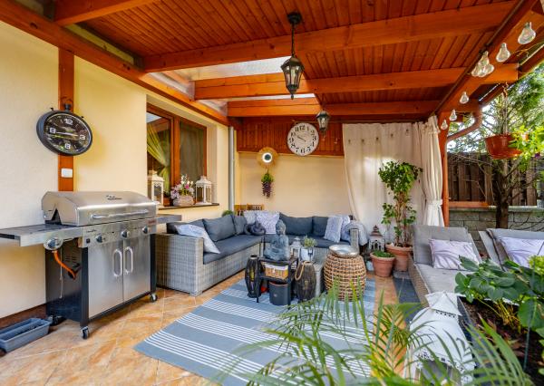 Ponúkam Vám na predaj priestranný rodinný dom v radovej zástavbe v mestskej časti Košice – Západ – Prievidzská ul.