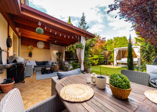 Ponúkam Vám na predaj priestranný rodinný dom v radovej zástavbe v mestskej časti Košice – Západ – Prievidzská ul.