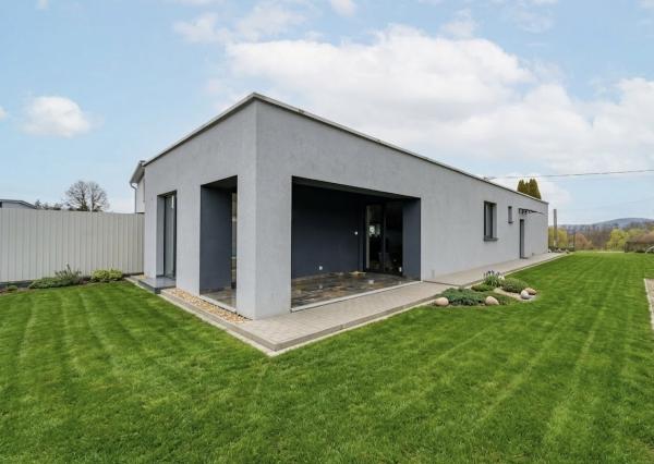 Ponúkame Vám na predaj novostavbu rodinného domu na súkromnej ulici v obci Ruskov.