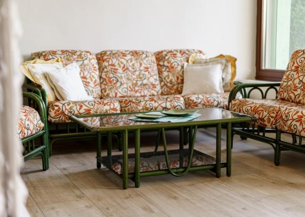 Na PREDAJ priestranný 6-izbový dom v exkluzívnej prvej línii na Slnečných jazerách – JUH