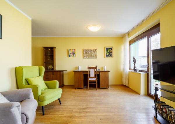 Na PREDAJ priestranný 6-izbový dom v exkluzívnej prvej línii na Slnečných jazerách – JUH