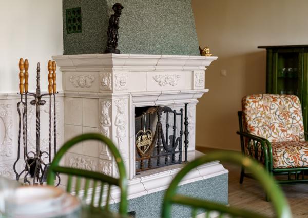 Na PREDAJ priestranný 6-izbový dom v exkluzívnej prvej línii na Slnečných jazerách – JUH