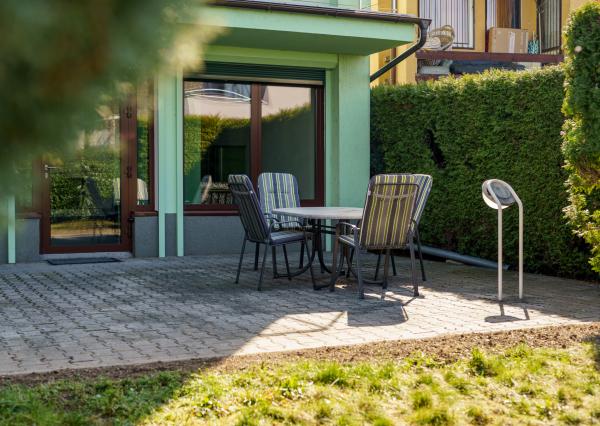 Na PREDAJ priestranný 6-izbový dom v exkluzívnej prvej línii na Slnečných jazerách – JUH