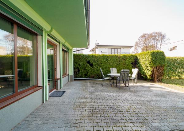 Na PREDAJ priestranný 6-izbový dom v exkluzívnej prvej línii na Slnečných jazerách – JUH