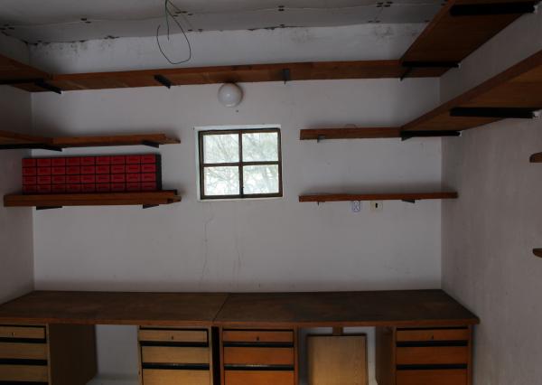 Predaj garáž 18 m2 s elektr. 220/400 V  Banská Bystrica- Tulská