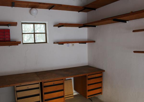 Predaj garáž 18 m2 s elektr. 220/400 V  Banská Bystrica- Tulská