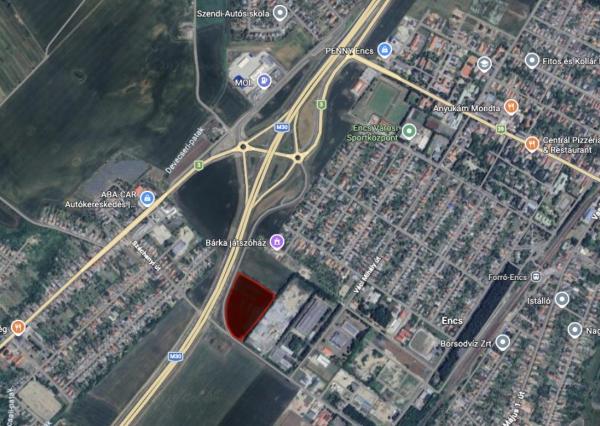 NA PREDAJ strategický komerčný pozemok priamo pri diaľnici o veľkosti 33.729 m2 v meste ENCS – ideálny pre retail park alebo iný podnikateľský zámer.