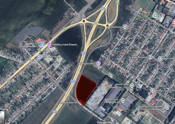 NA PREDAJ strategický komerčný pozemok priamo pri diaľnici o veľkosti 33.729 m2 v meste ENCS – ideálny pre retail park alebo iný podnikateľský zámer.