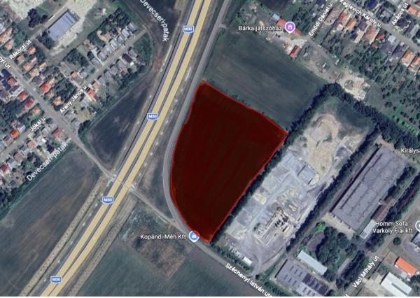 NA PREDAJ strategický komerčný pozemok priamo pri diaľnici o veľkosti 33.729 m2 v meste ENCS – ideálny pre retail park alebo iný podnikateľský zámer.