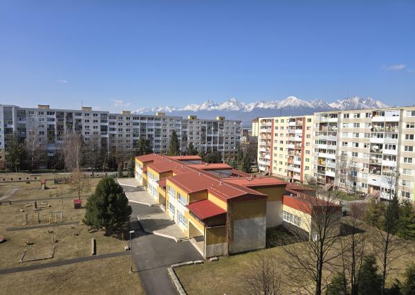 Exkluzívne na predaj veľký slnečný 3-izbový byt s balkónom v Poprade na sídlisku Nový juh, ul. Jesenná