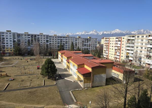 Exkluzívne na predaj veľký slnečný 3-izbový byt s balkónom v Poprade na sídlisku Nový juh, ul. Jesenná