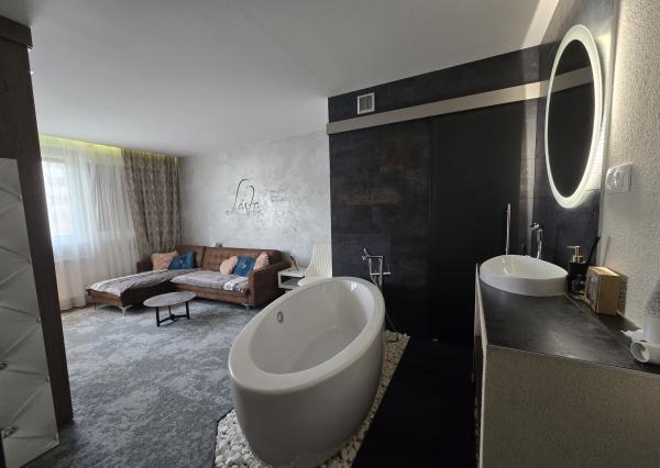 REZERVOVANÉ - Exkluzívne na predaj 4-izbový nadštandardný  byt s balkónom v Poprade na  ulici Šrobárovej