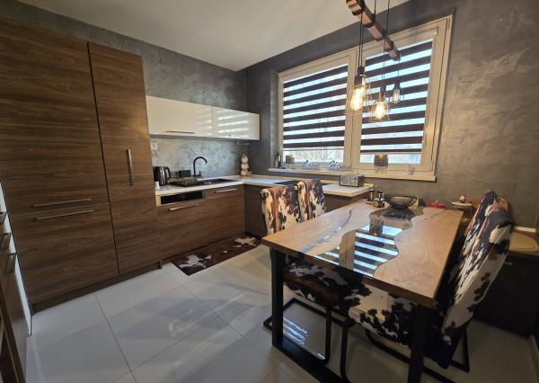 REZERVOVANÉ - Exkluzívne na predaj 4-izbový nadštandardný  byt s balkónom v Poprade na  ulici Šrobárovej