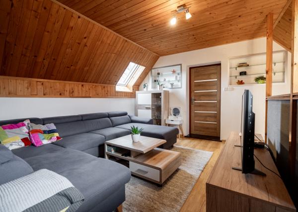 REZERVOVANÉ - Exkluzívne na predaj 3-izbový rodinný dom po kompletnej rekonštrukcii v obci Banská Belá, okres Banská Štiavnica