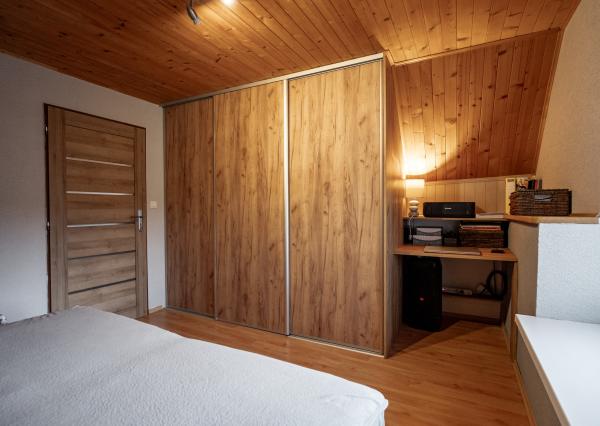 REZERVOVANÉ - Exkluzívne na predaj 3-izbový rodinný dom po kompletnej rekonštrukcii v obci Banská Belá, okres Banská Štiavnica