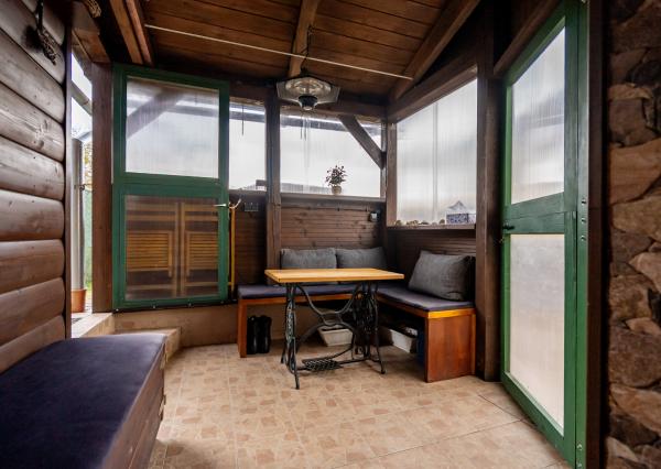 REZERVOVANÉ - Exkluzívne na predaj 3-izbový rodinný dom po kompletnej rekonštrukcii v obci Banská Belá, okres Banská Štiavnica