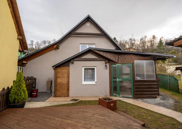 REZERVOVANÉ - Exkluzívne na predaj 3-izbový rodinný dom po kompletnej rekonštrukcii v obci Banská Belá, okres Banská Štiavnica