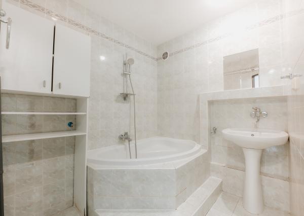 Exkluzívne ponúkame na PRENÁJOM 4 izbový byt na ulici Jána Švermu 6, v Bardejove.