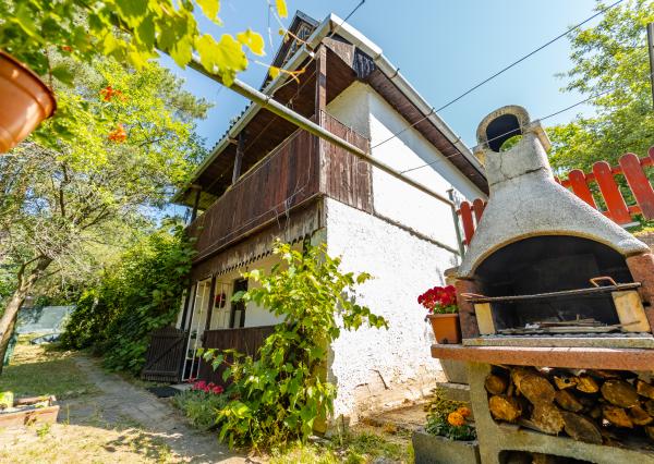 Ponúkame Vám na predaj chatu so záhradou na Bukovci