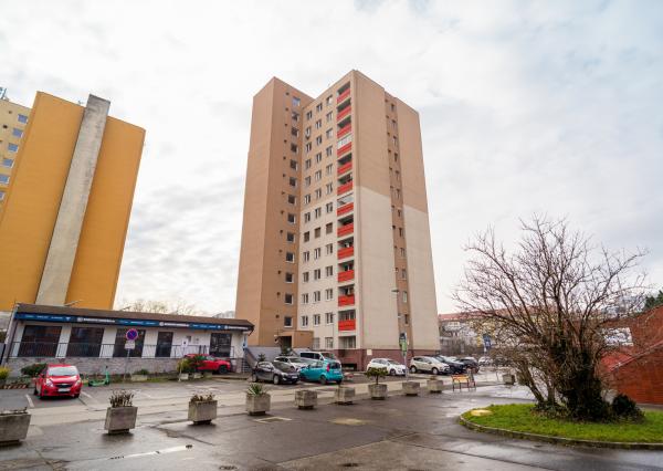 NA PREDAJ 3-izbový klimatizovaný byt 79,34m2 v obľúbenej lokalite s výbornou dostupnosťou, ul. Tehelná