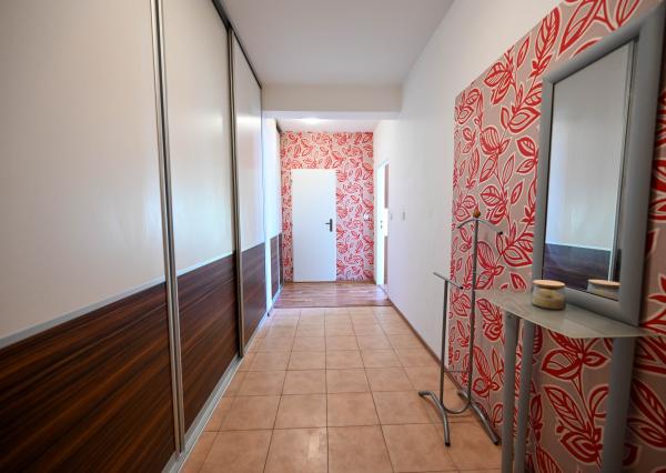 PREDAJ, 1,5-IZBOVÝ BYT 51 m², HLOHOVEC – SIHOŤ