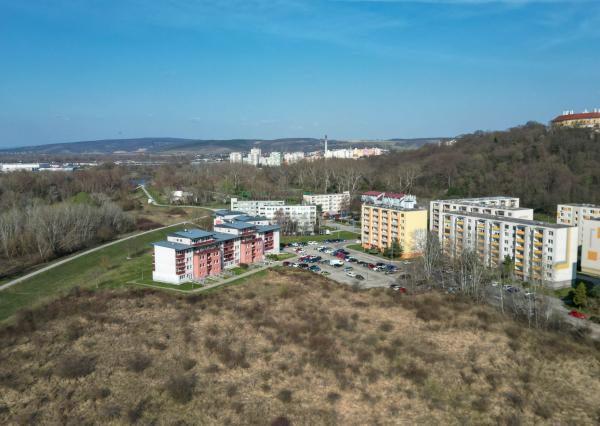PREDAJ, 1,5-IZBOVÝ BYT 51 m², HLOHOVEC – SIHOŤ